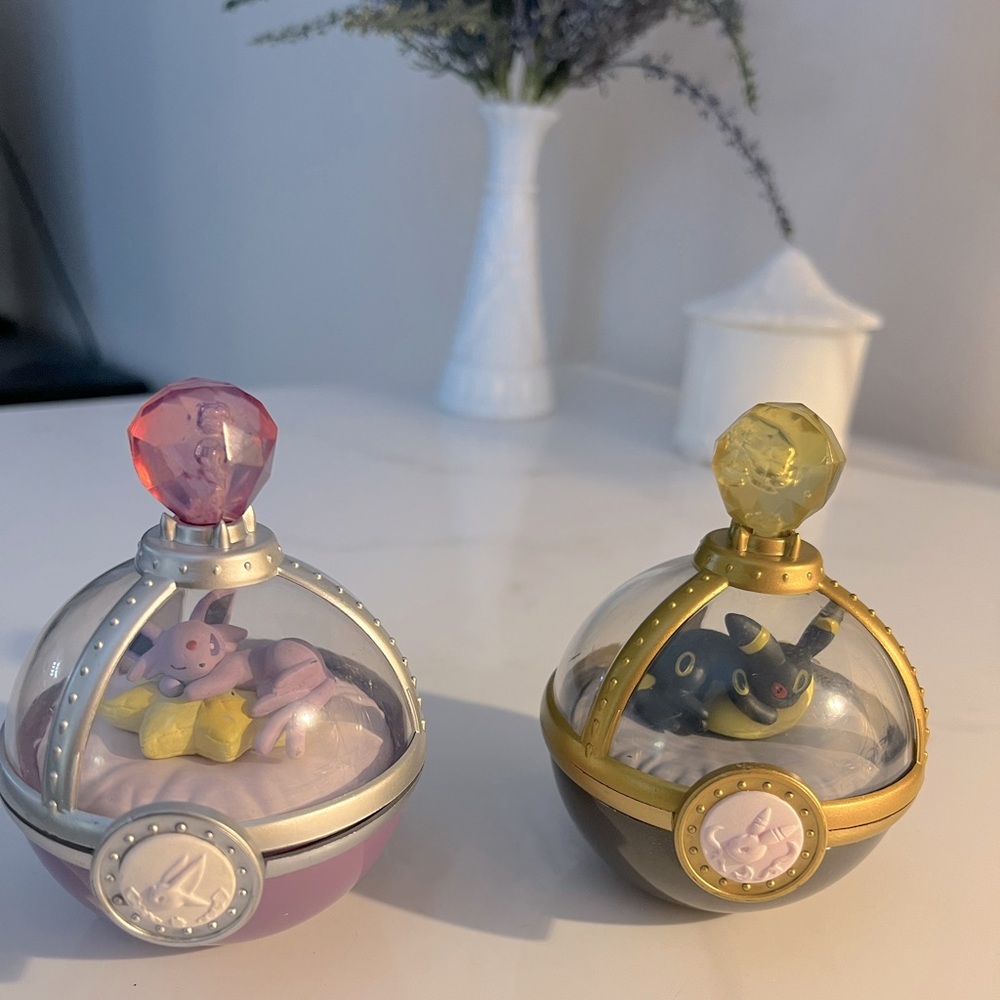 Umbreon and Espeon Pokémon Eeveelutions Dreaming Case 2 Series from Re-Ment